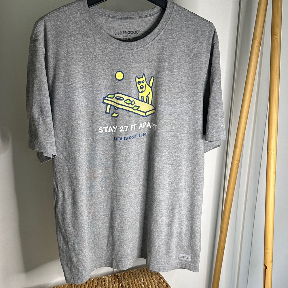 Life Is Good Gray Short-Sleeve Tee with Yellow & Navy‎ Graphic cornhole